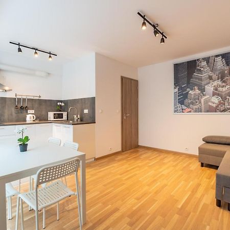 Brand New Two Room Apartment #26 With Free Secure Parking Close To Center Prag Exteriör bild