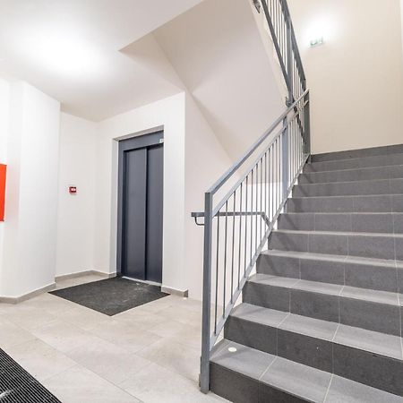 Brand New Two Room Apartment #26 With Free Secure Parking Close To Center Prag Exteriör bild