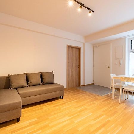 Brand New Two Room Apartment #26 With Free Secure Parking Close To Center Prag Exteriör bild