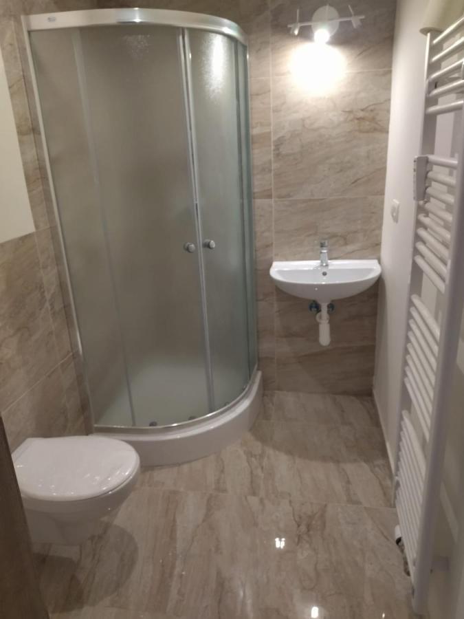Brand New Two Room Apartment #26 With Free Secure Parking Close To Center Prag Exteriör bild