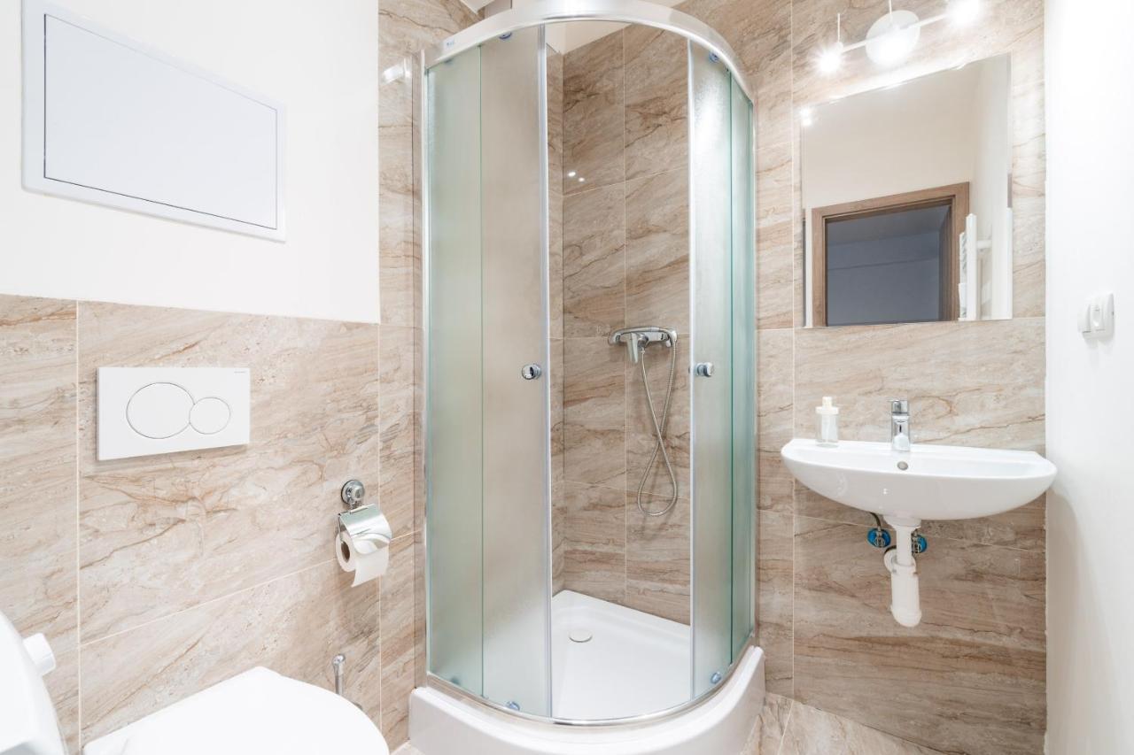 Brand New Two Room Apartment #26 With Free Secure Parking Close To Center Prag Exteriör bild