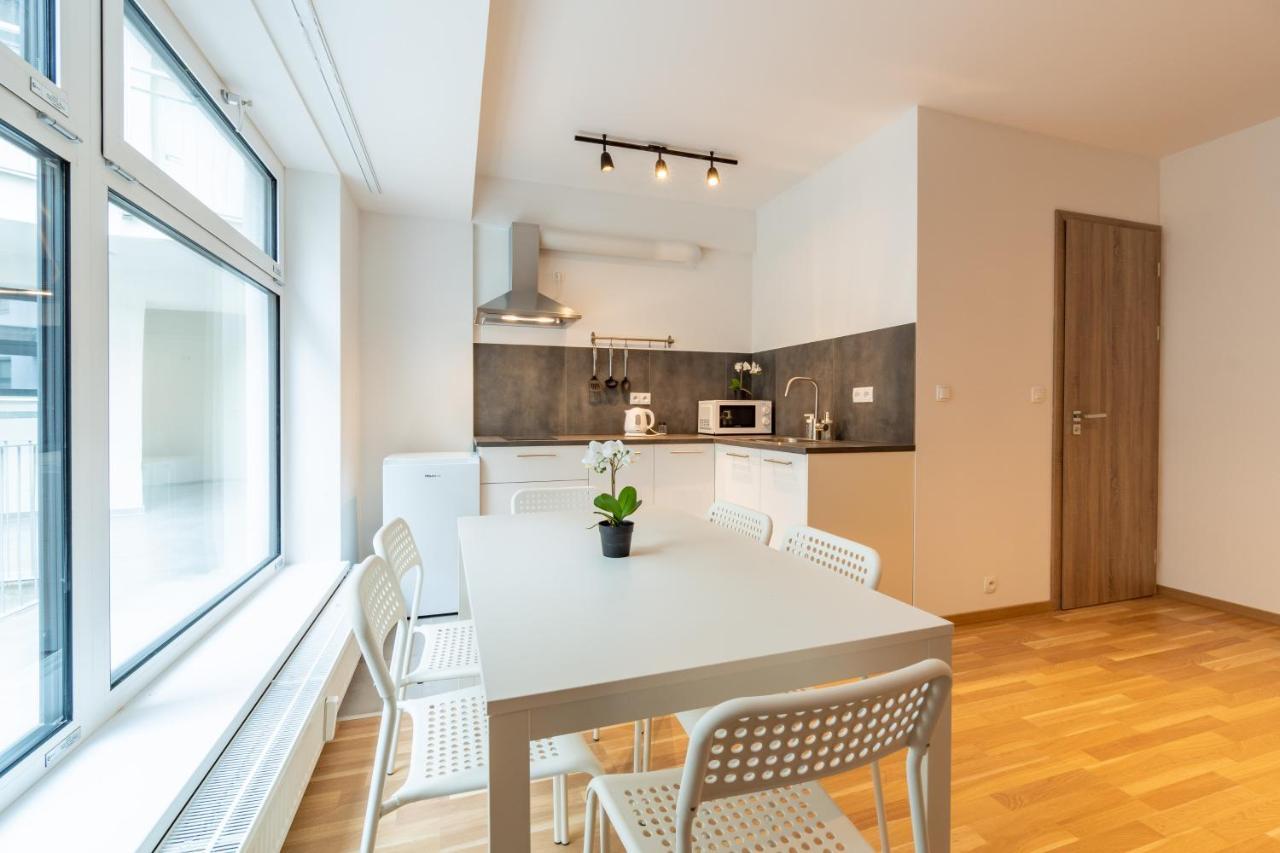 Brand New Two Room Apartment #26 With Free Secure Parking Close To Center Prag Exteriör bild