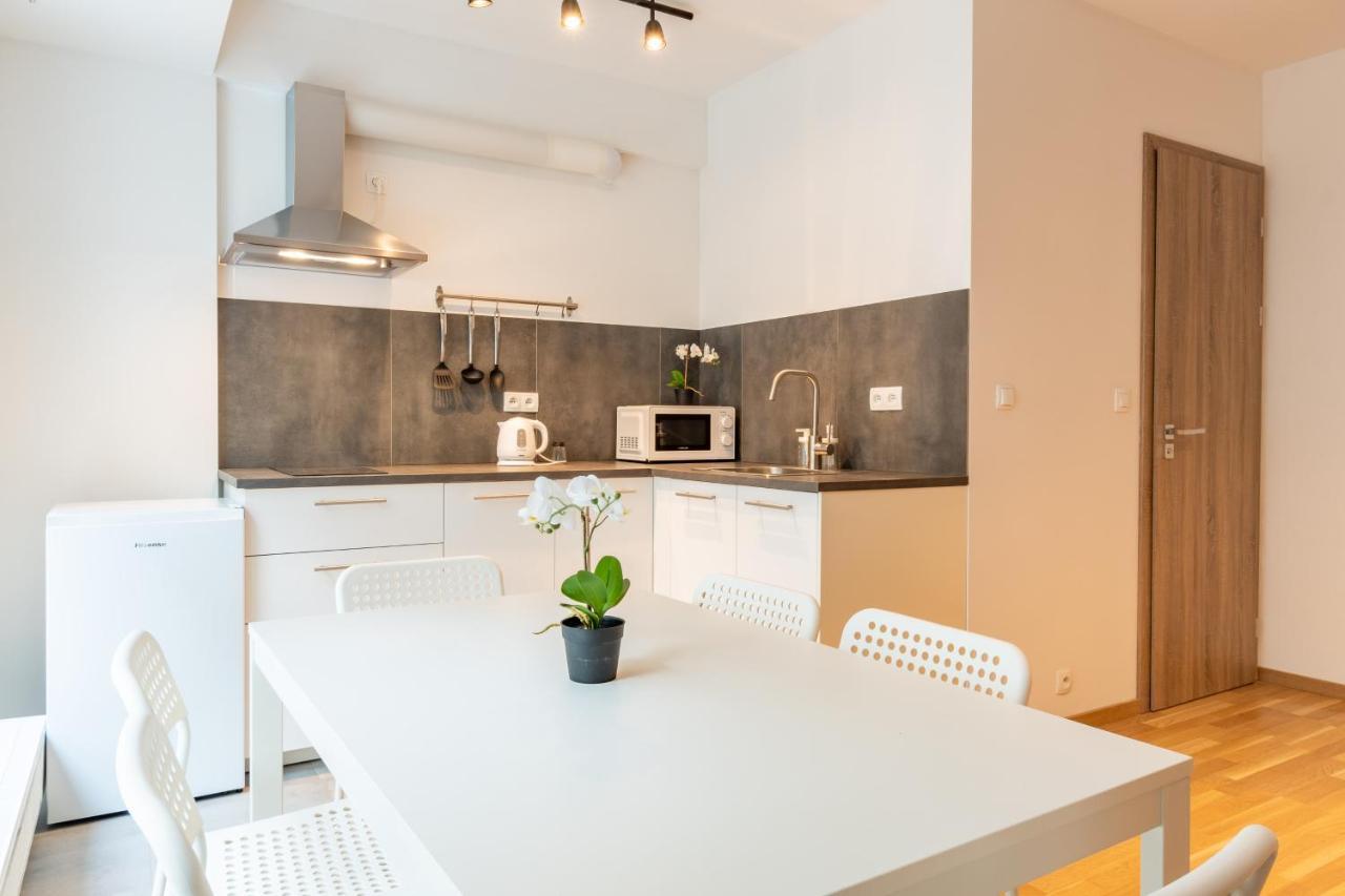 Brand New Two Room Apartment #26 With Free Secure Parking Close To Center Prag Exteriör bild