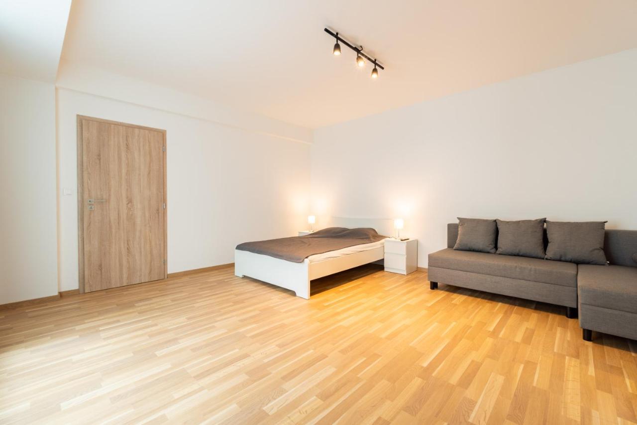 Brand New Two Room Apartment #26 With Free Secure Parking Close To Center Prag Exteriör bild